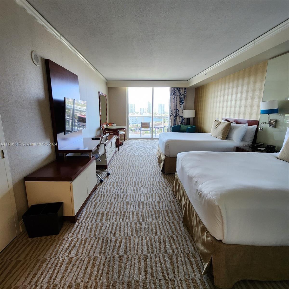 TRUMP INTERNATIONAL SONES - Residential