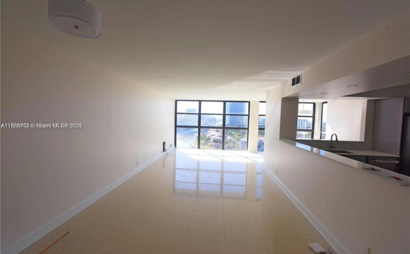 200 LESLIE CONDO - Residential