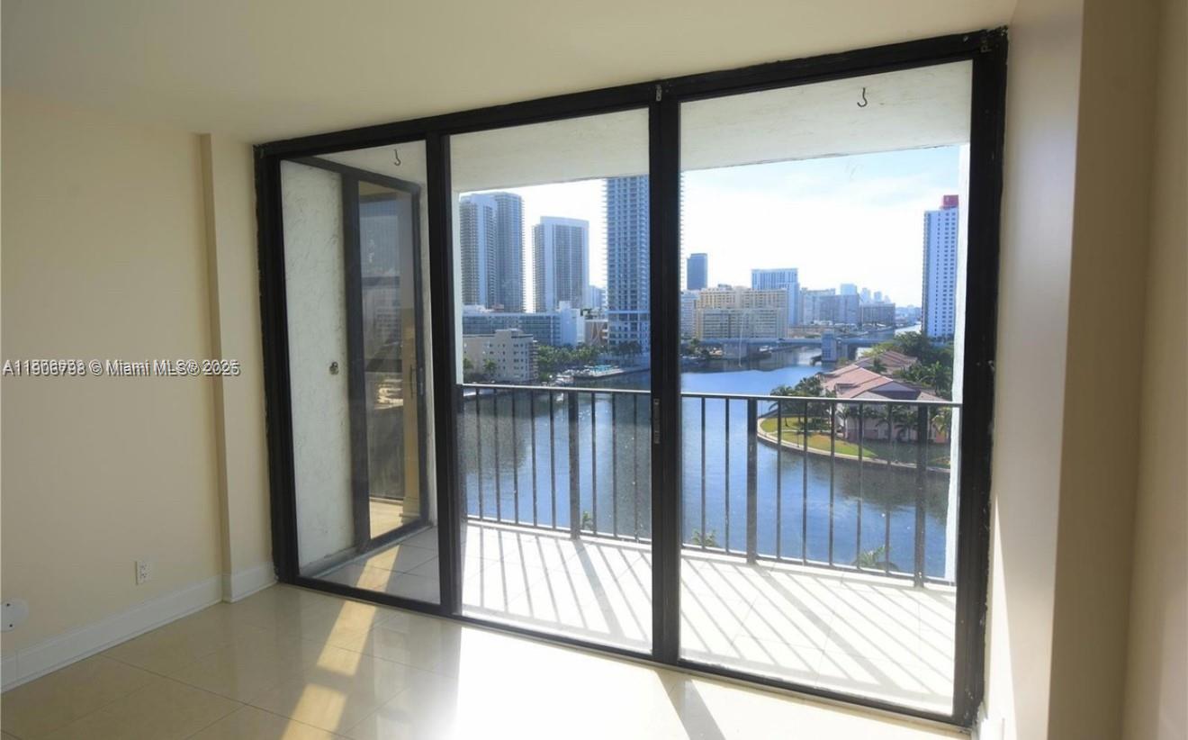 200 LESLIE CONDO - Residential