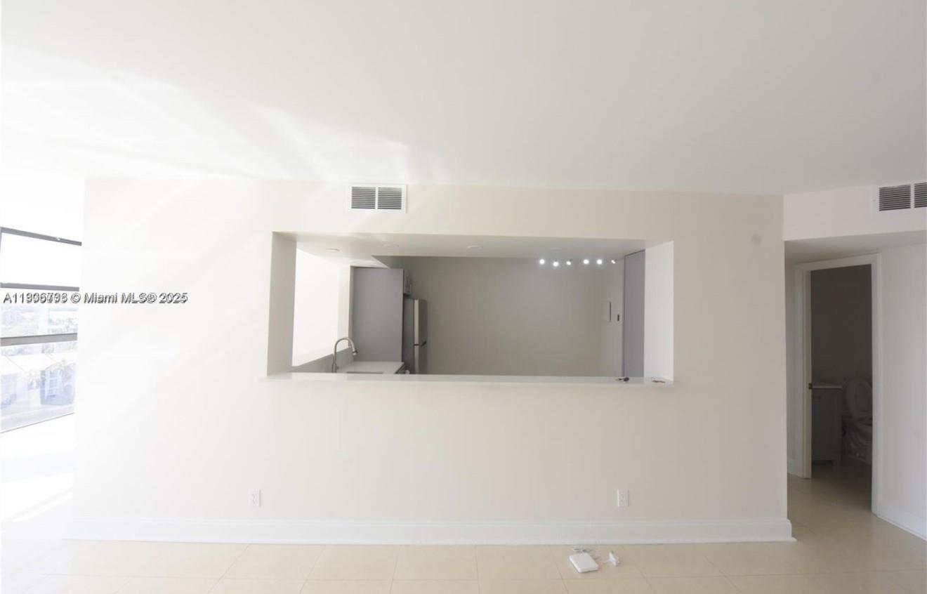 200 LESLIE CONDO - Residential
