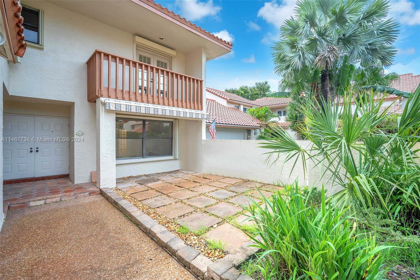 **PRICE DROP ALERT** COME CHECK OUT THIS AMAZING HOME WHICH FEATURES PRIVATE COURTYARD, COVERED & SCREENED IN PATIO RENOVATED KITCHEN WITH HIGH-END APPLIANCES,  RECESS LIGHTS A LOT OF WINDOWS FOR NATURAL LIGHT, SPACIOUS MASTER SUITE WITH 2 WALK-IN CLOSETS & SPA LIKE BATH. NEWLY INSTALLED CARPET UPSTAIRS AND TILE DOWNSTAIRS. THE COMMUNITY OFFERS CLUB HOUSE, TENNIS COURT, POOL, JACUZZI, MARINA, RAMP, OCEAN ACCESS.. . LOCATED IN A-RATED SCHOOL DISTRICT.
