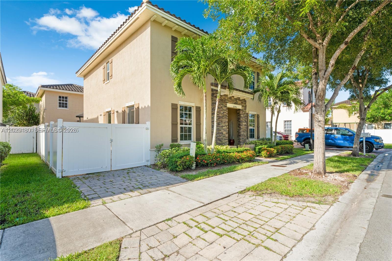 BACK ON THE MARKET FOR SALE!!! Large and spectacular SINGLE HOME PLUS A FULLY EQUIPPED LOFT for multiple different purposes. This is an extraordinary 3,000+ square feet home of 2 stories, 4 bedrooms 3 bathrooms - 1 bedroom is located n the lower level of the home with a full bathroom; the master/primary bedroom is in the upper level with his & hers walking closets, shower and bathtub, a split plan layout with 2 other bedrooms and shared "Jack and Jill" bathroom. Convenient spacious laundry room in the same second floor and a double garage plus 2-3 additional parking spaces in fenced property and more street parking around the lake. Covered back porch and a well thought patio area for the family, entertainment or to build a pool. Privacy and independence! Club House and full amenities for adults and children, elementary school a few block away and lots of business a short drive away. What are you waiting for. Come visit us this weekend!