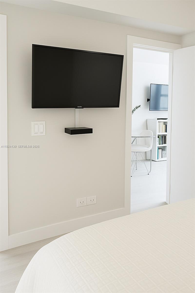 RONEY PALACE CONDO - Residential