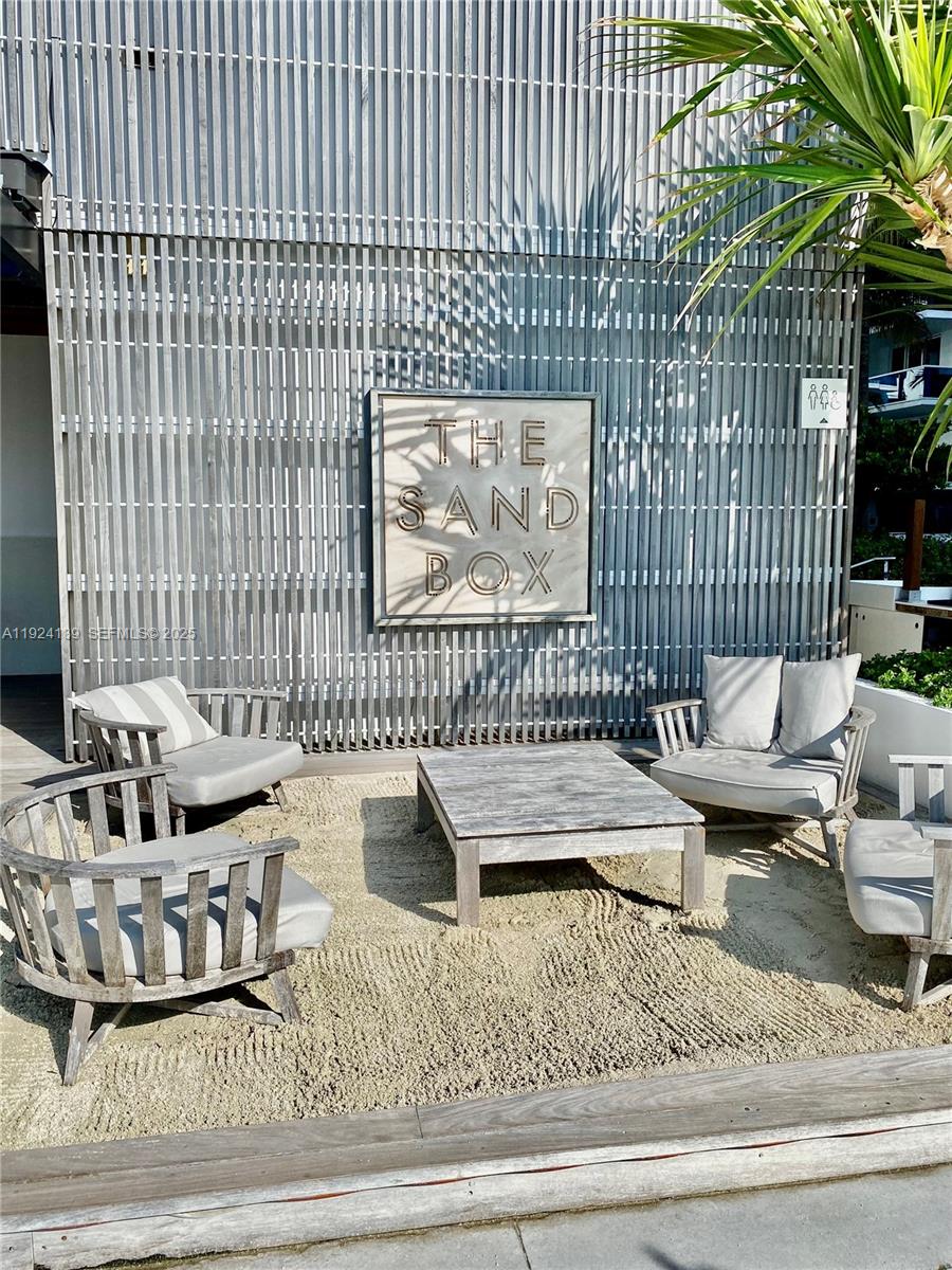 RONEY PALACE CONDO - Residential