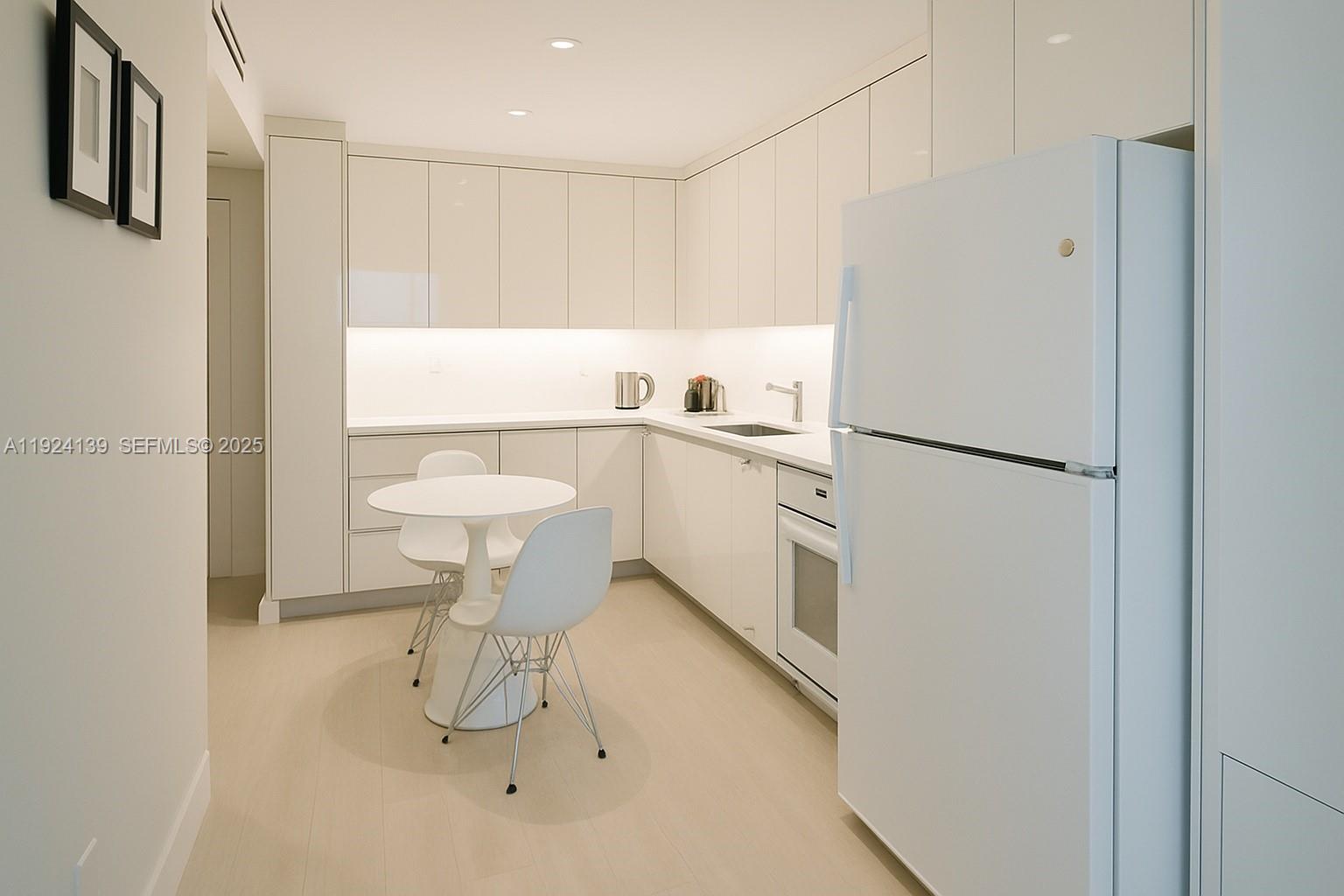 RONEY PALACE CONDO - Residential
