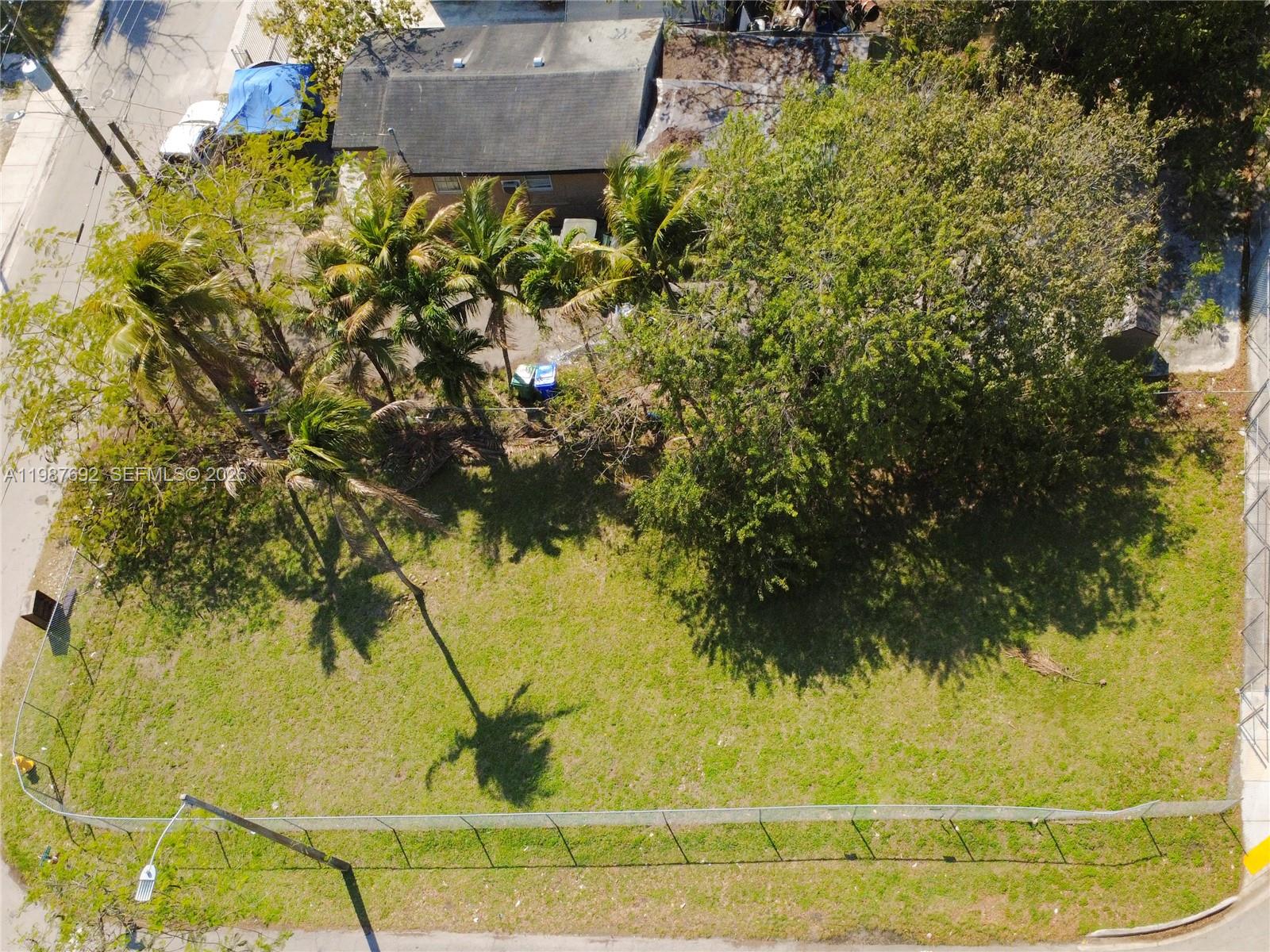 DE LEON PARK - Land