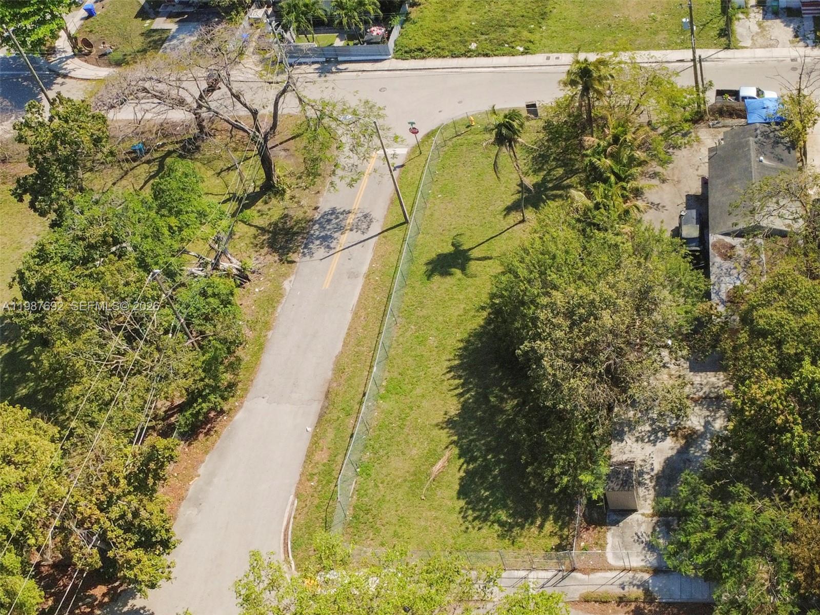 DE LEON PARK - Land
