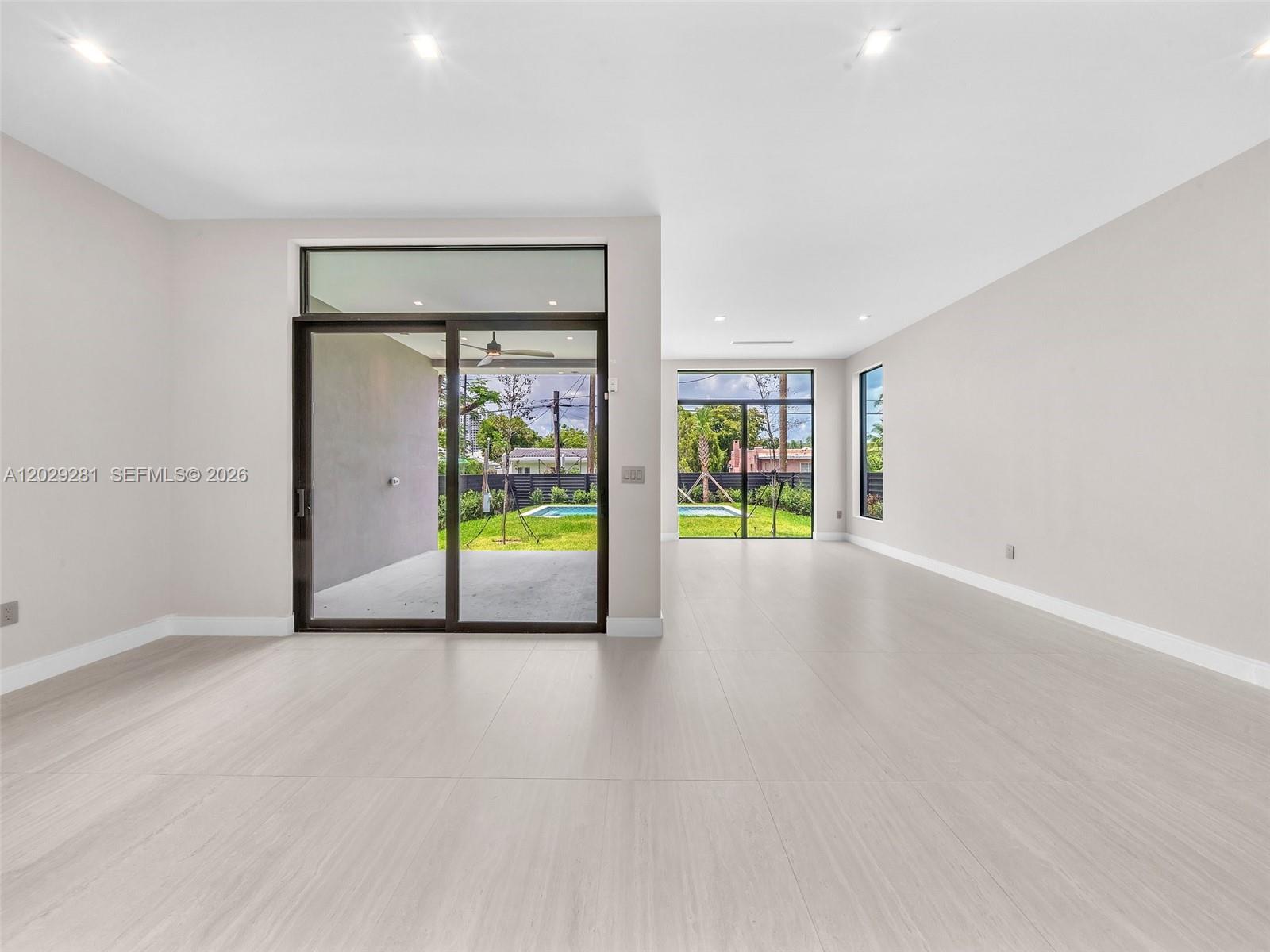 HOLLYWOOD - Residential