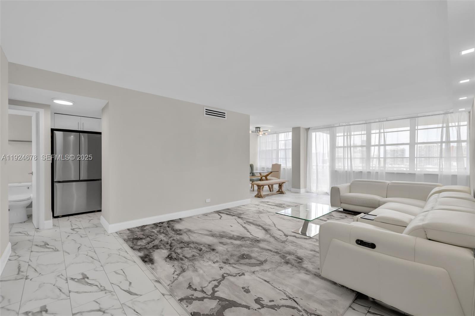 WINSTON TOWERS 200 - Residential