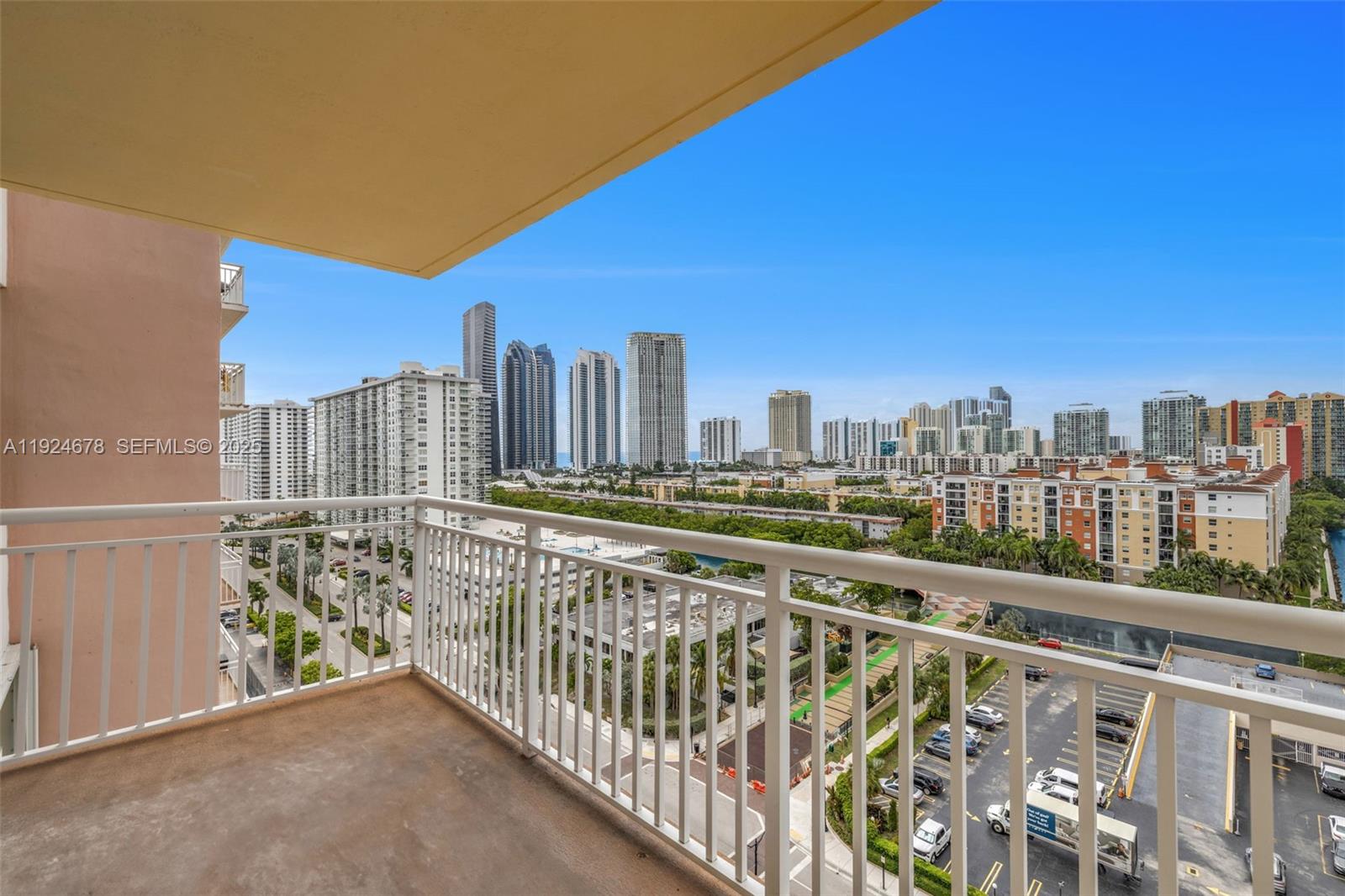 WINSTON TOWERS 200 - Residential