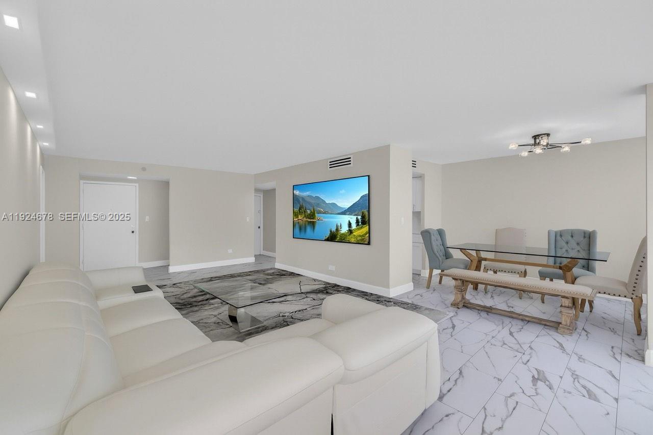 WINSTON TOWERS 200 - Residential