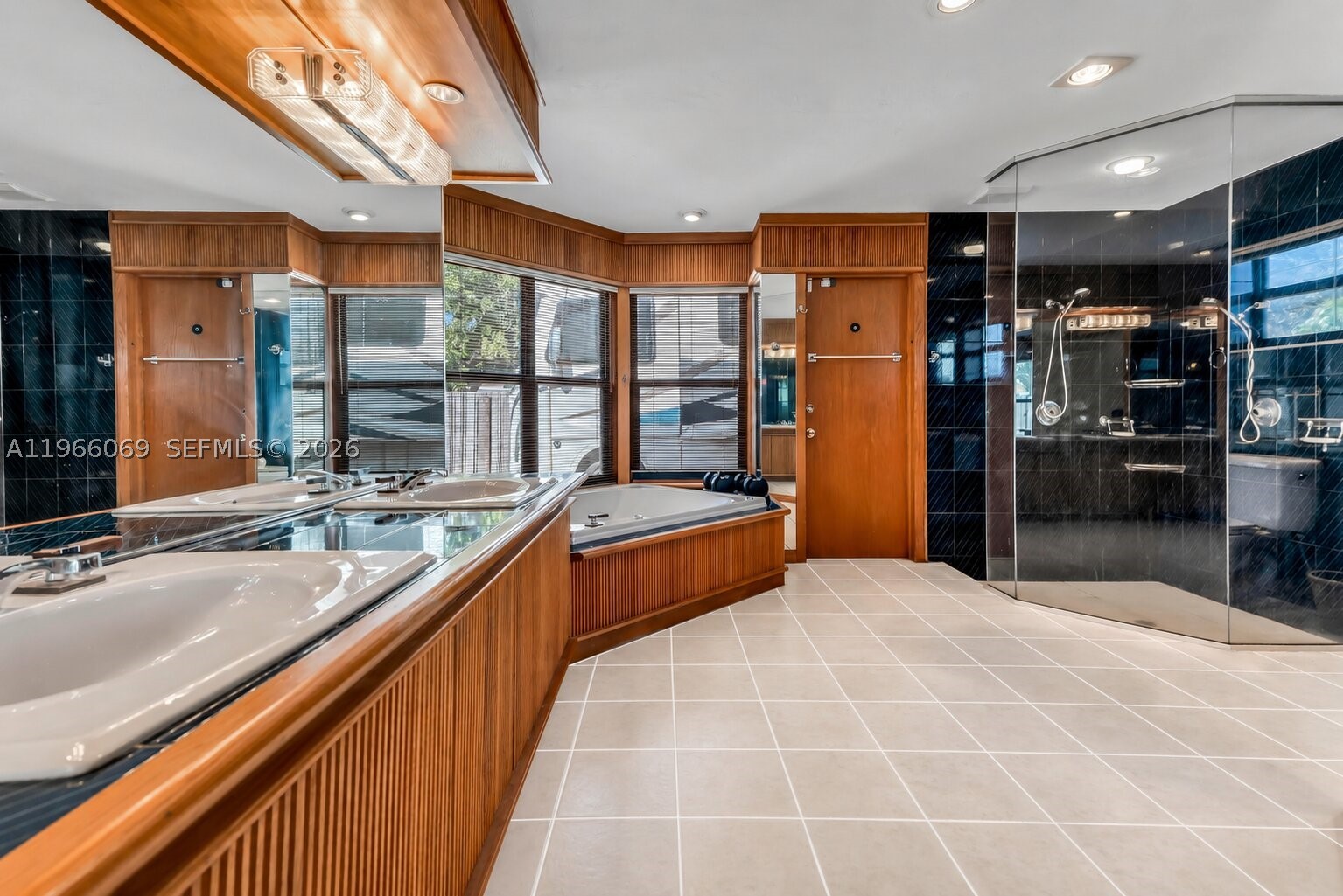 HOLLYWOOD HILLS SECOND AD - Residential