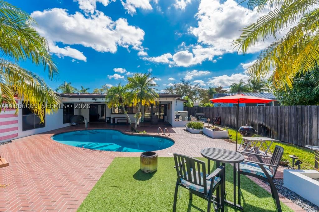 HOLLYWOOD HILLS SECOND AD - Residential
