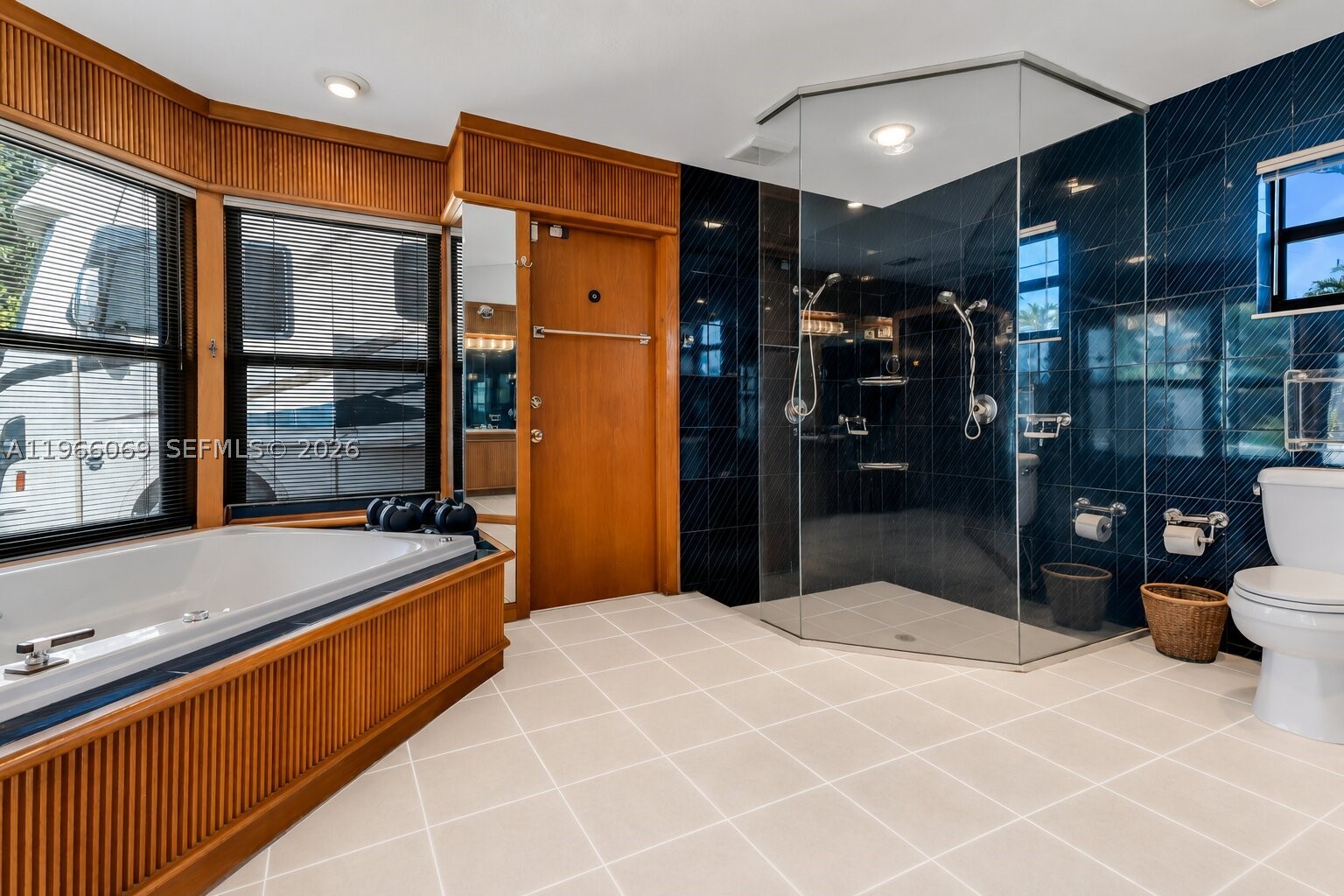 HOLLYWOOD HILLS SECOND AD - Residential