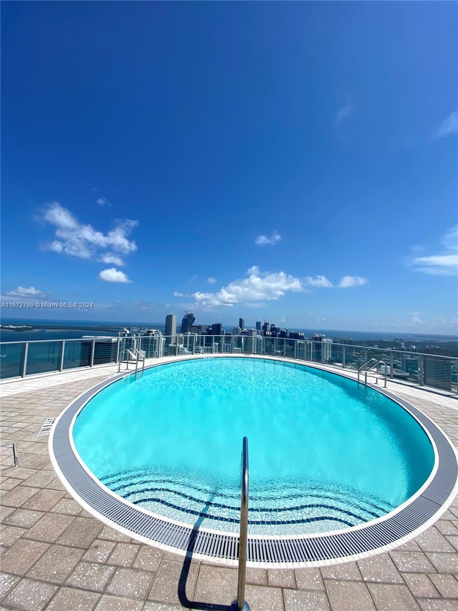 PARAMOUNT MIAMI WORLDCENT - Residential Lease