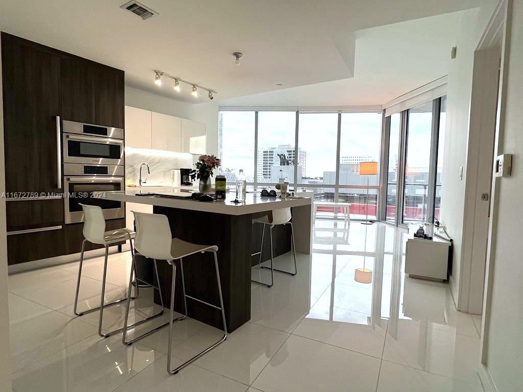 PARAMOUNT MIAMI WORLDCENT - Residential Lease