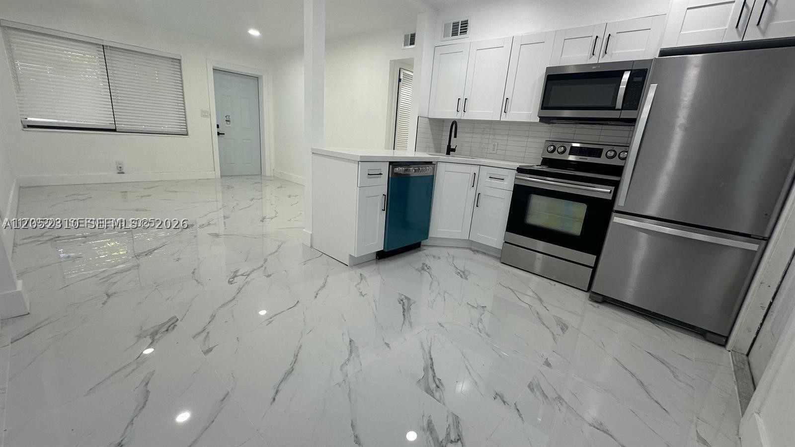 HOLLYWOOD - Residential Lease