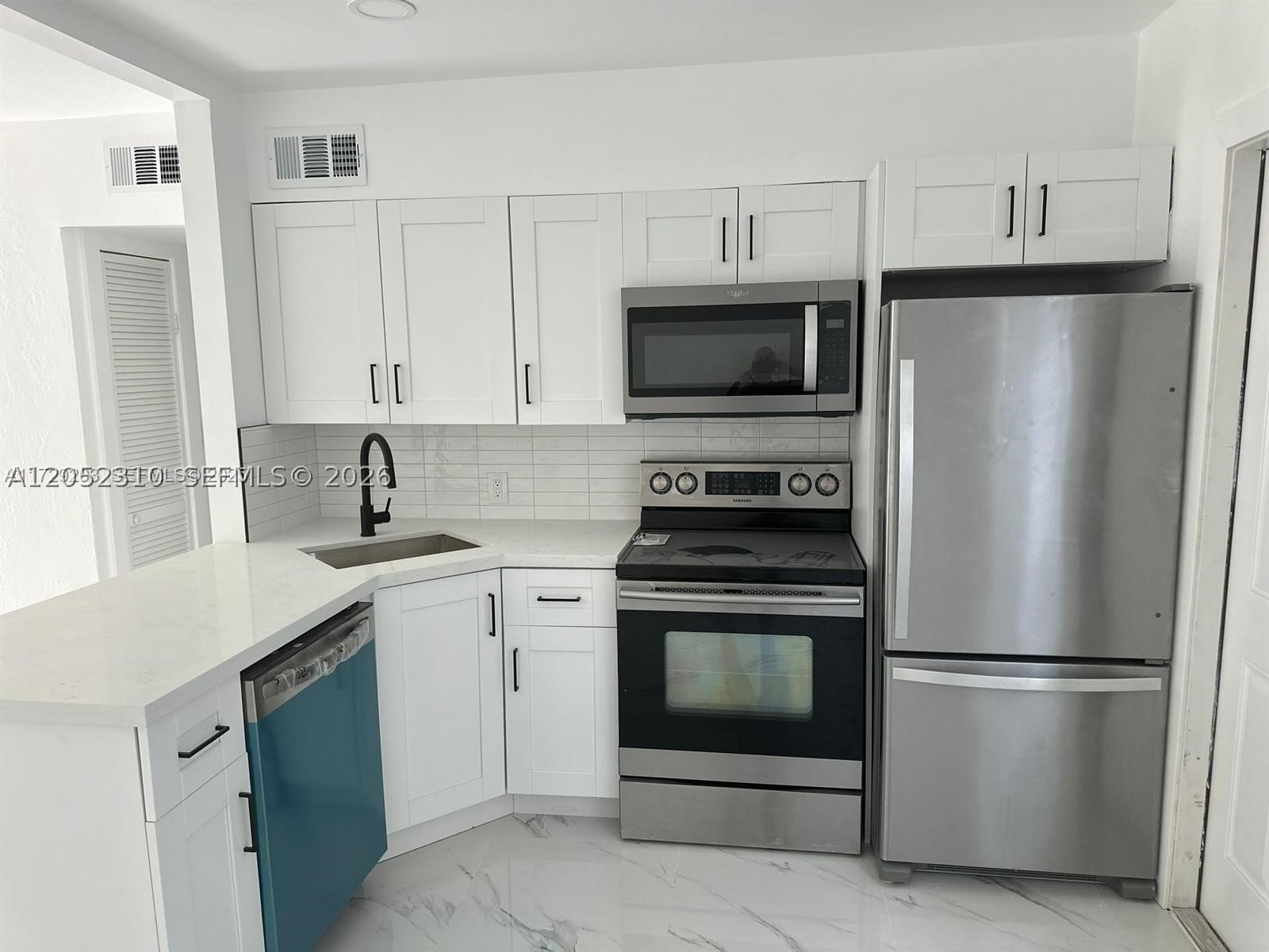 HOLLYWOOD - Residential Lease