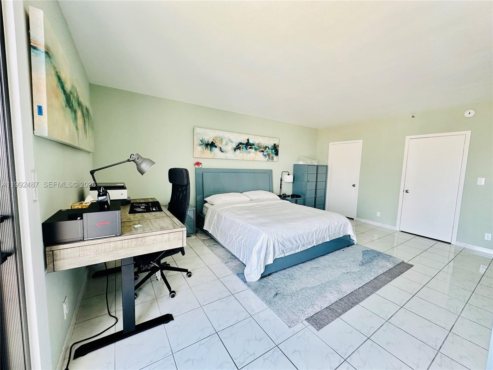 TURNBERRY ISLE SOUTH COND - Residential