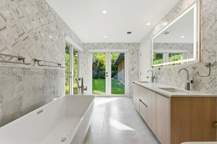 BAY HEIGHTS - Residential