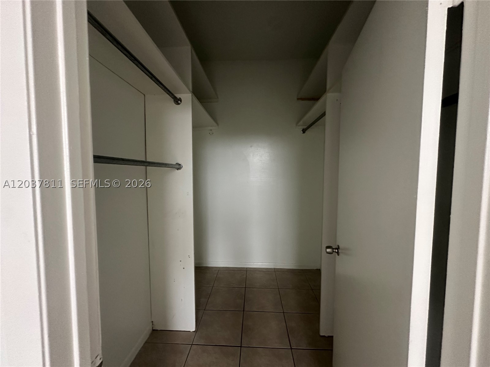 ROYAL PALMS CONDO - Residential Lease