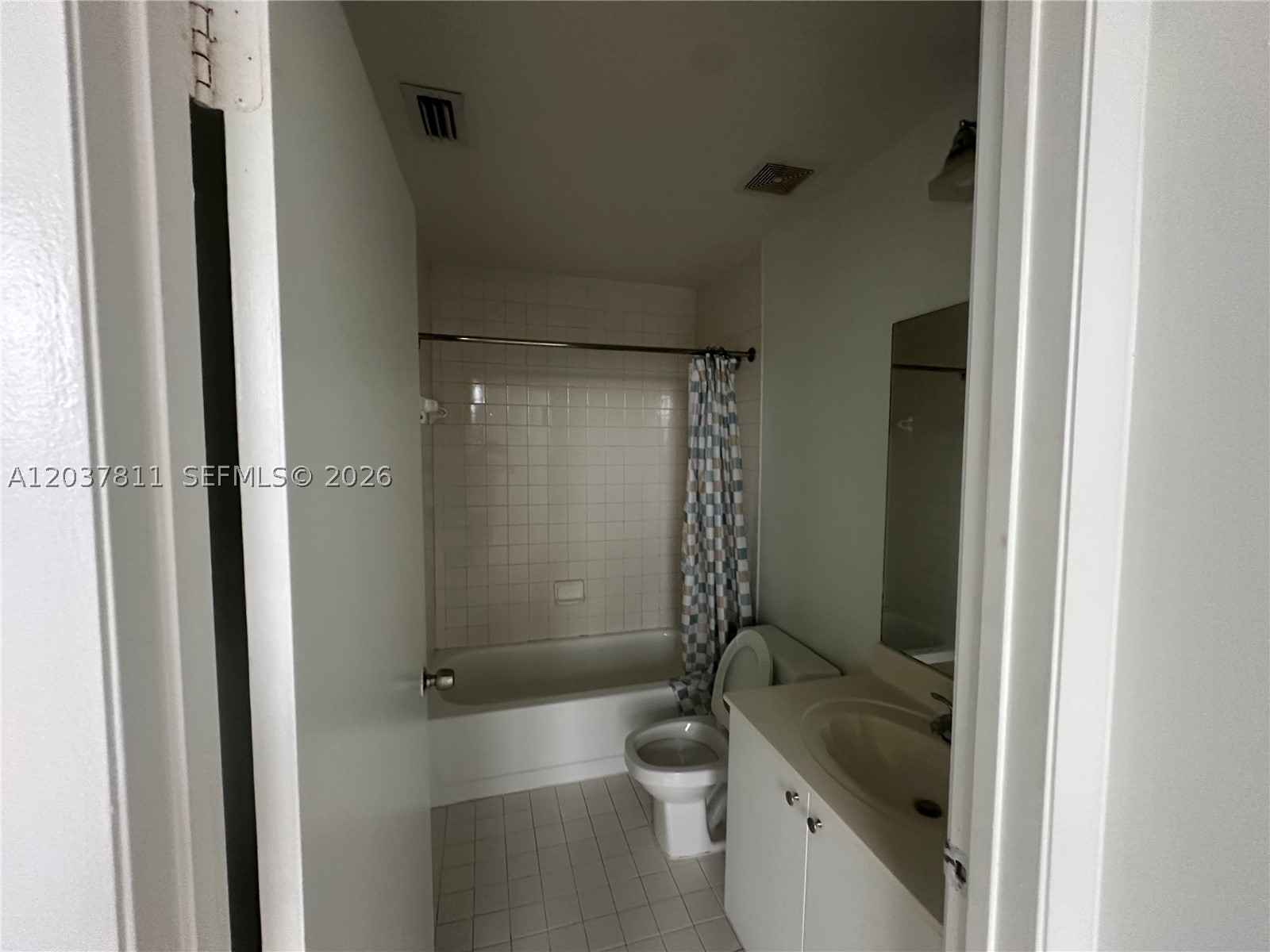 ROYAL PALMS CONDO - Residential Lease