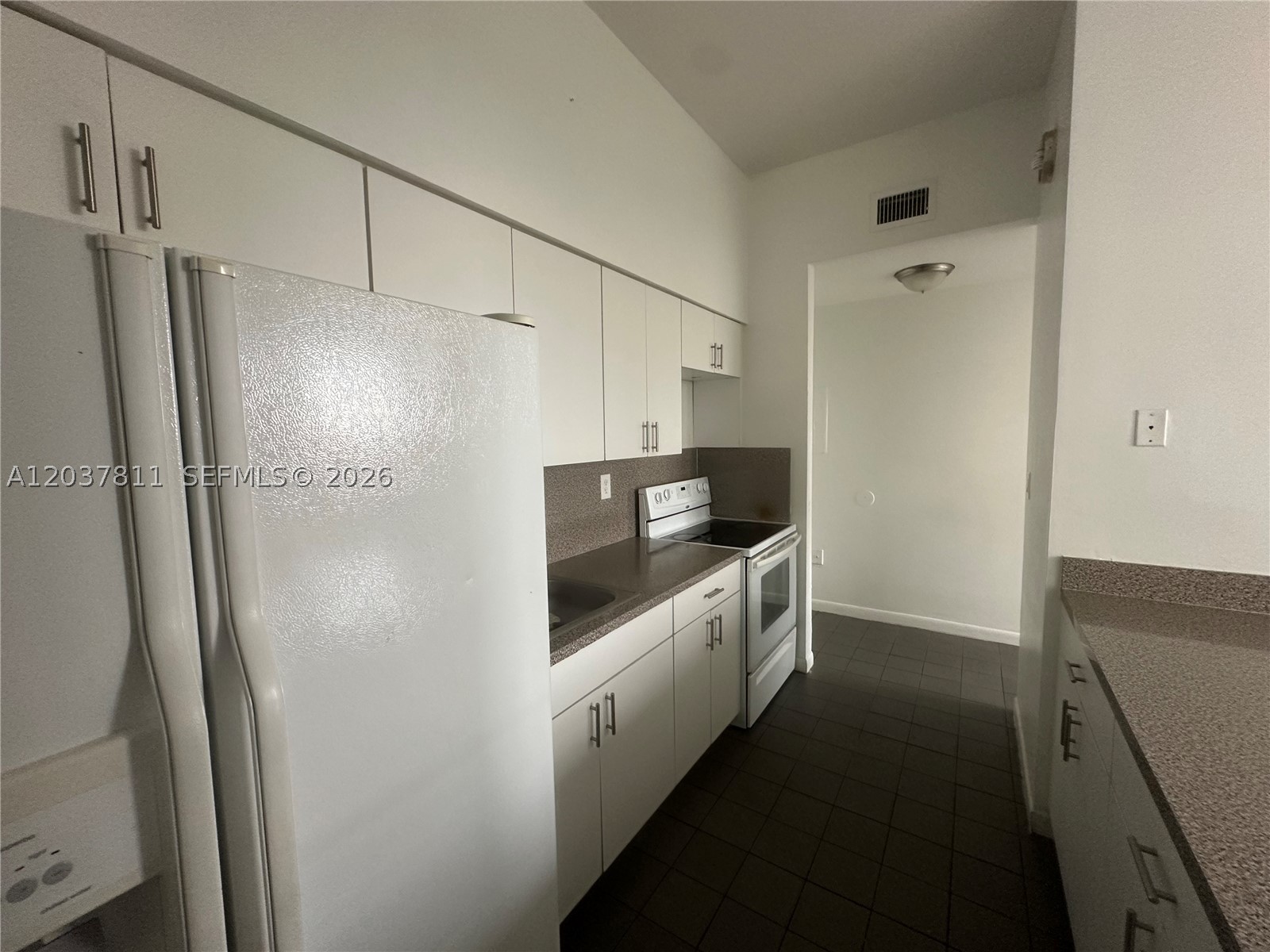 ROYAL PALMS CONDO - Residential Lease