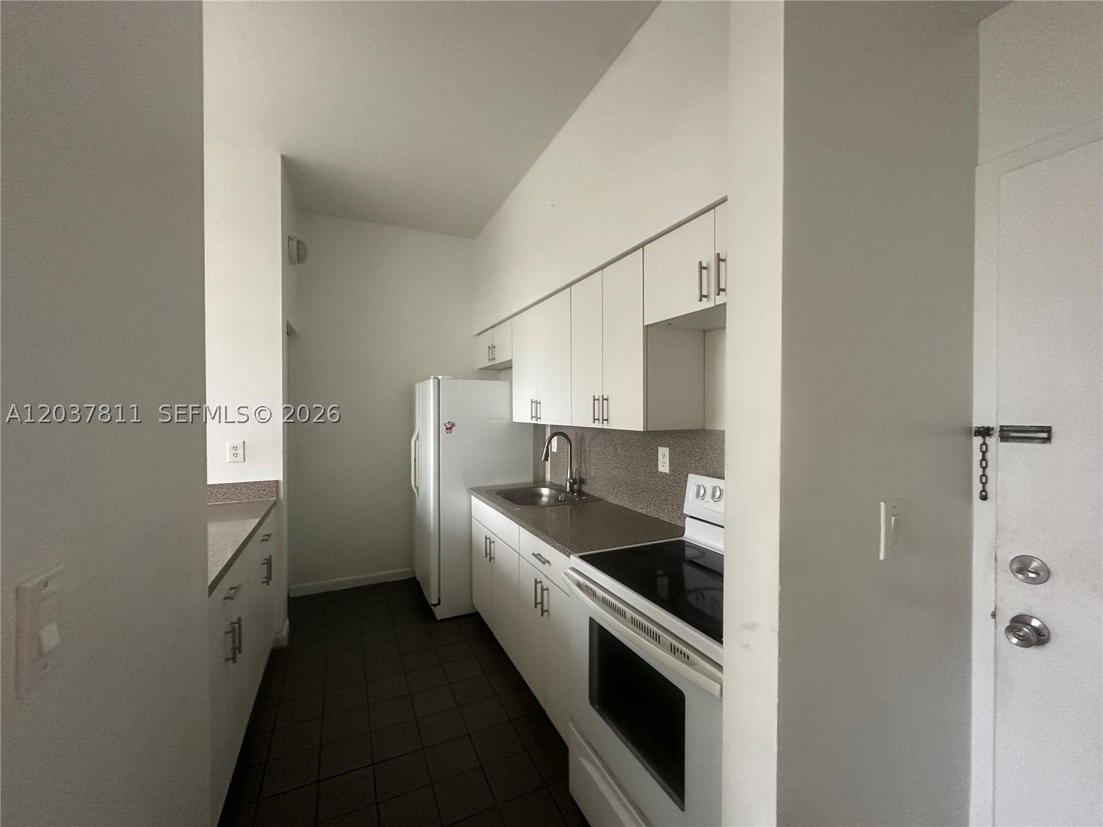 ROYAL PALMS CONDO - Residential Lease