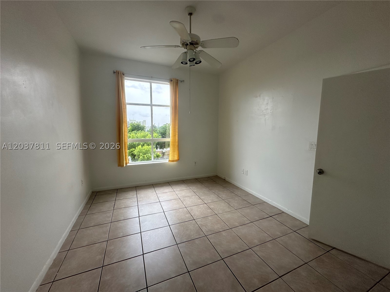 ROYAL PALMS CONDO - Residential Lease