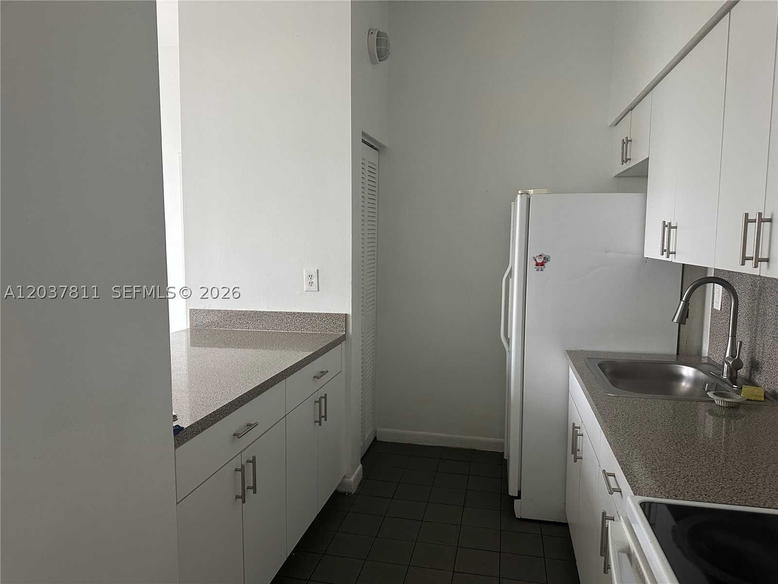 ROYAL PALMS CONDO - Residential Lease