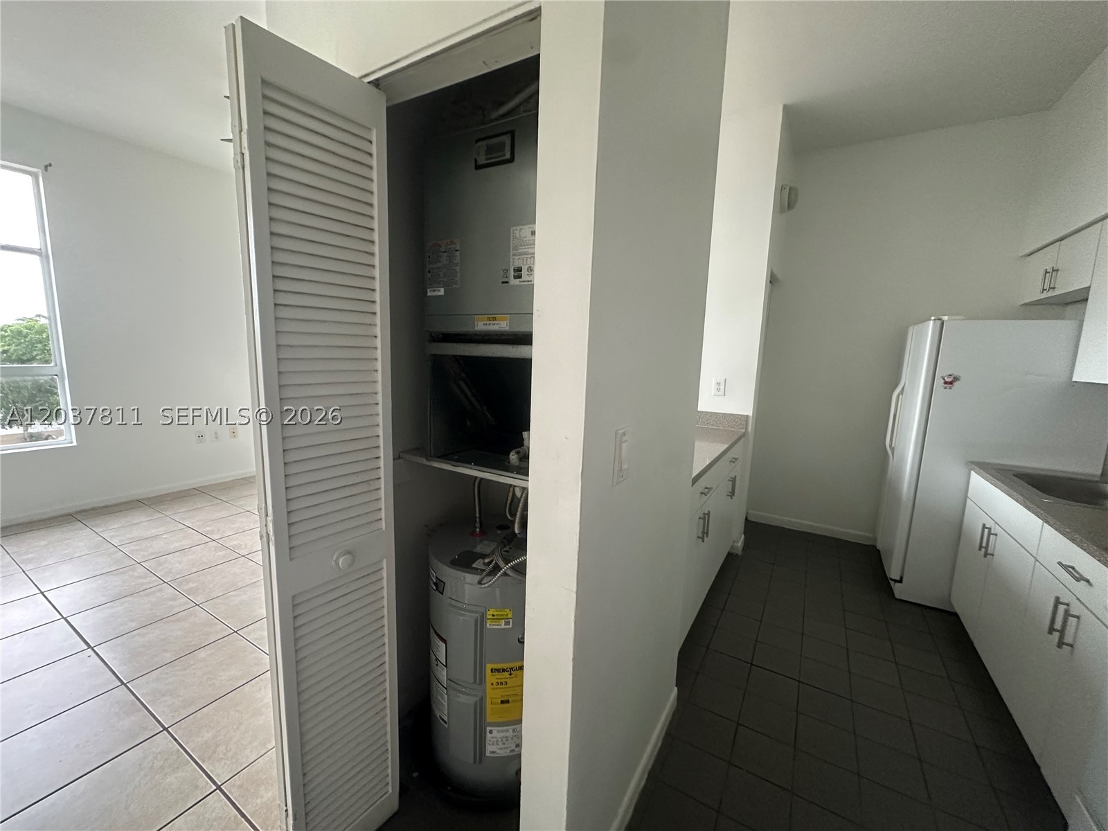 ROYAL PALMS CONDO - Residential Lease