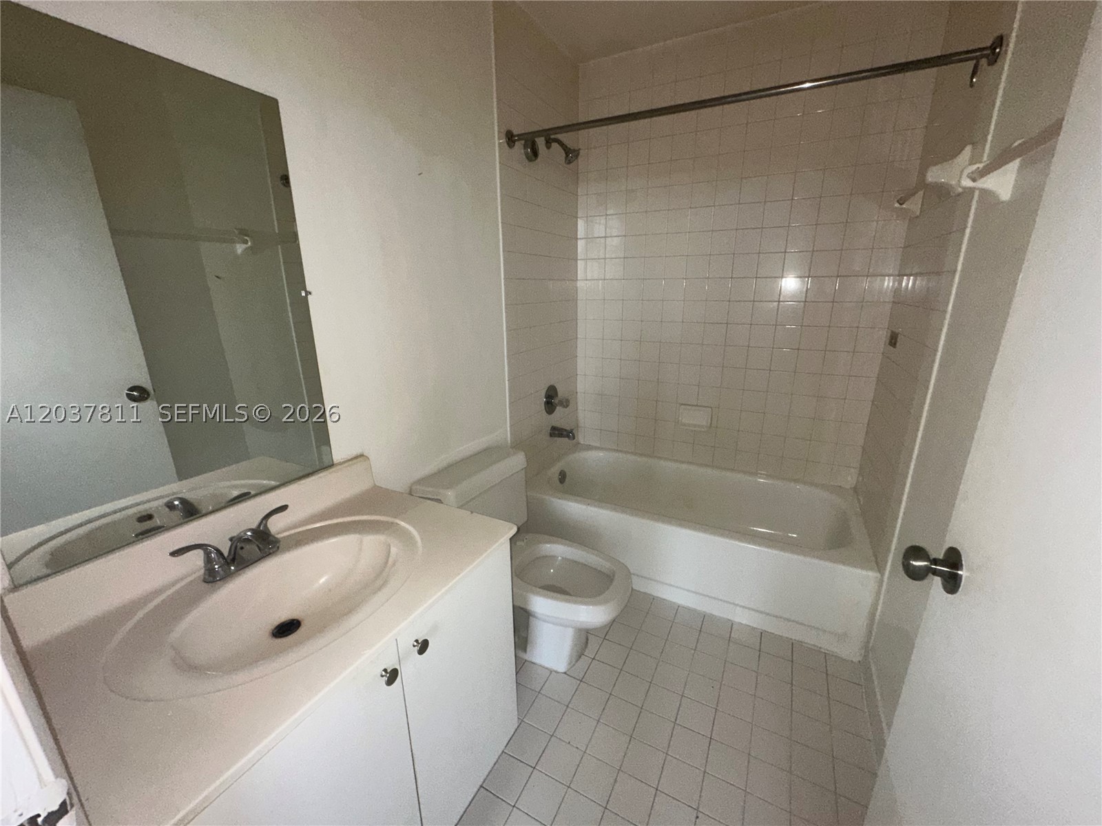ROYAL PALMS CONDO - Residential Lease