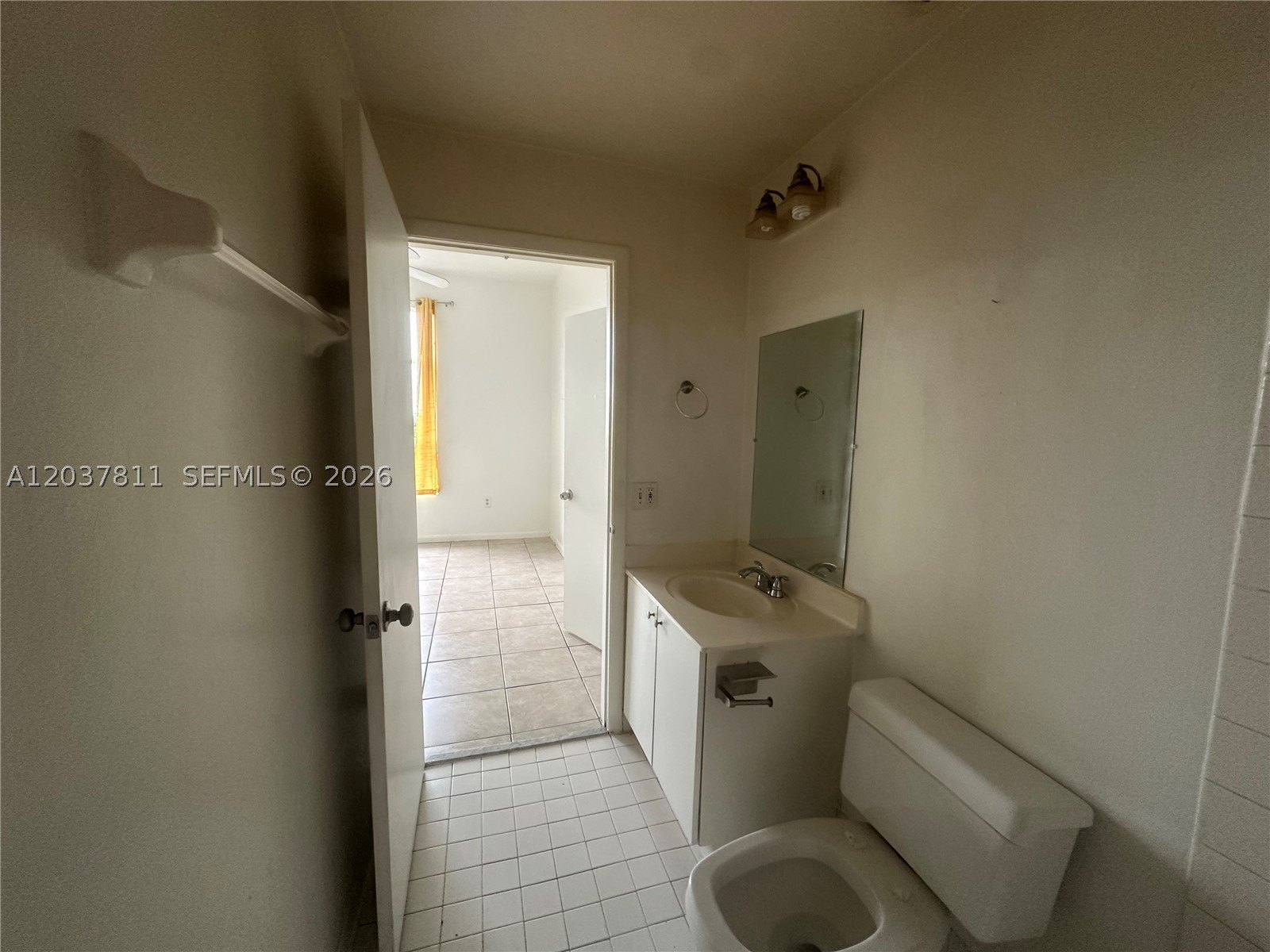 ROYAL PALMS CONDO - Residential Lease
