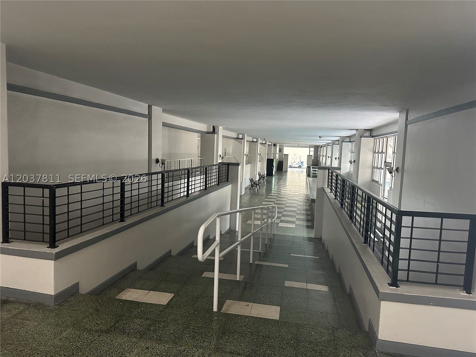 ROYAL PALMS CONDO - Residential Lease