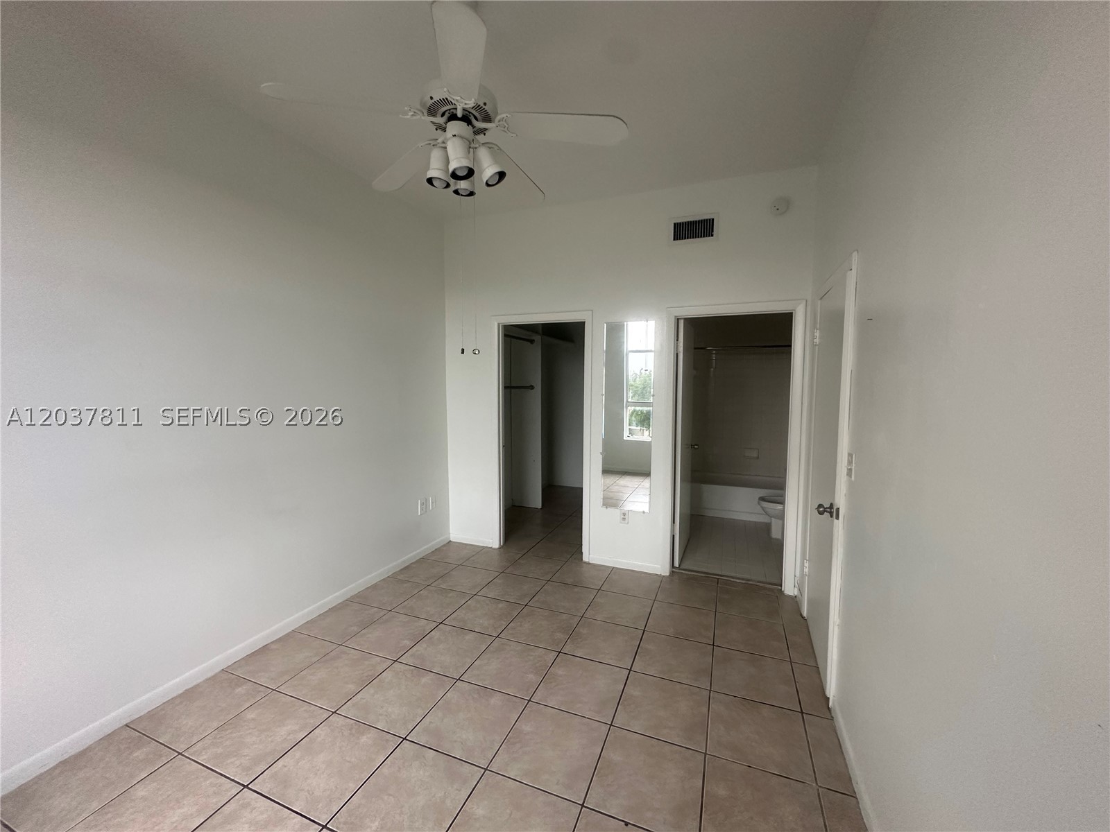 ROYAL PALMS CONDO - Residential Lease