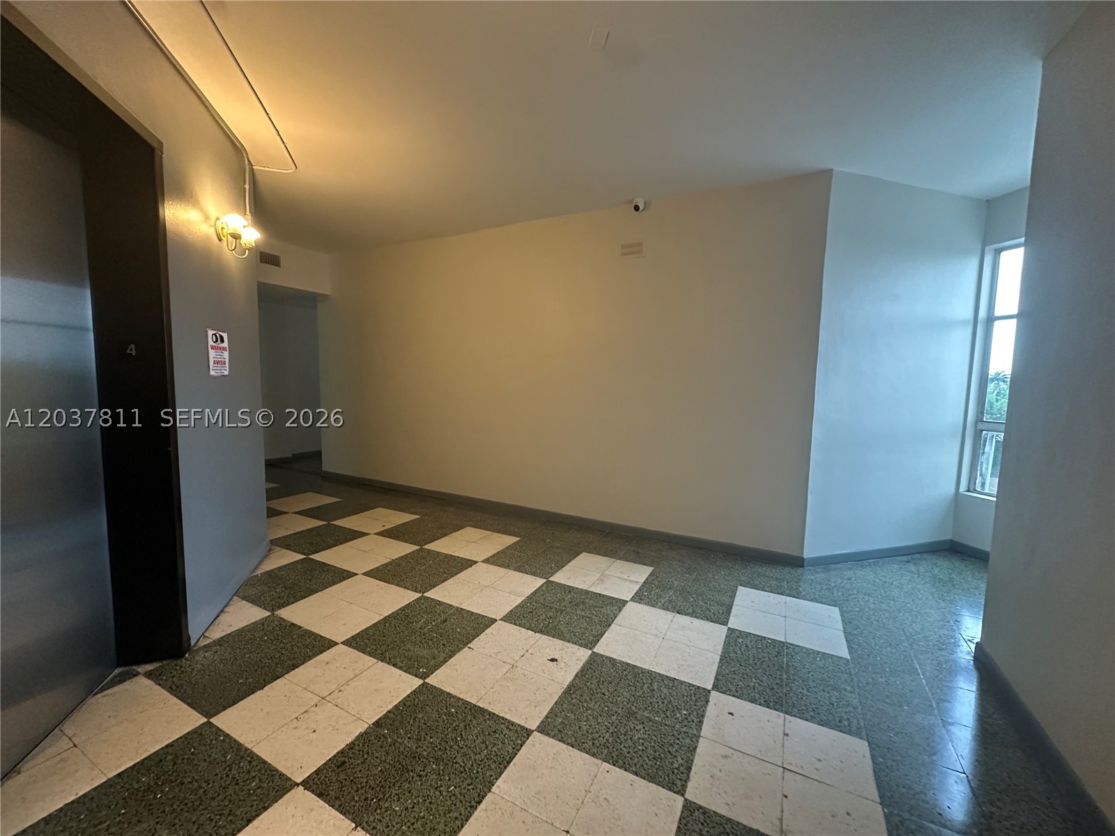 ROYAL PALMS CONDO - Residential Lease