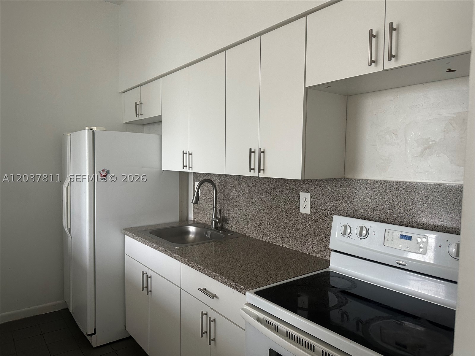 ROYAL PALMS CONDO - Residential Lease