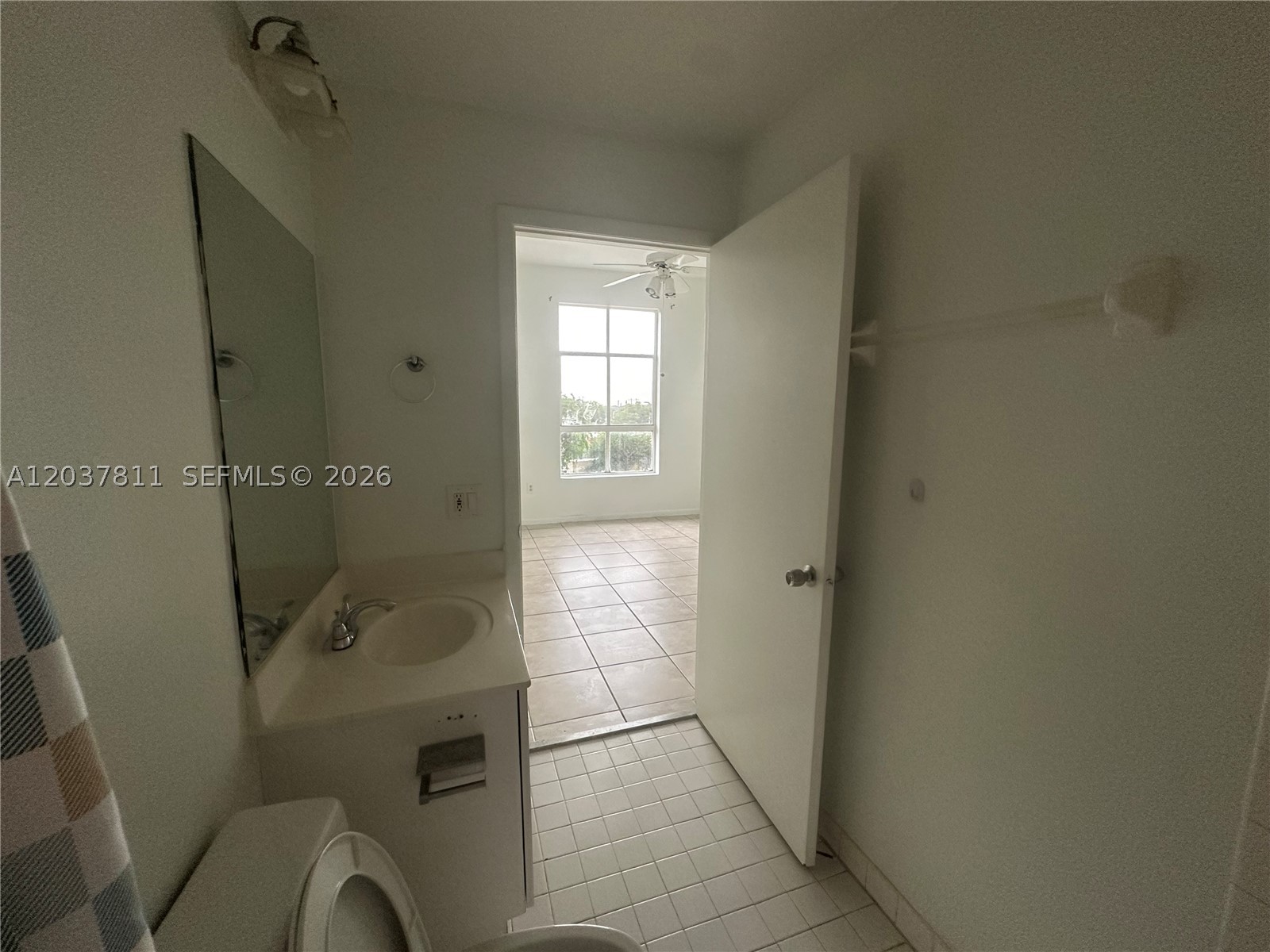 ROYAL PALMS CONDO - Residential Lease