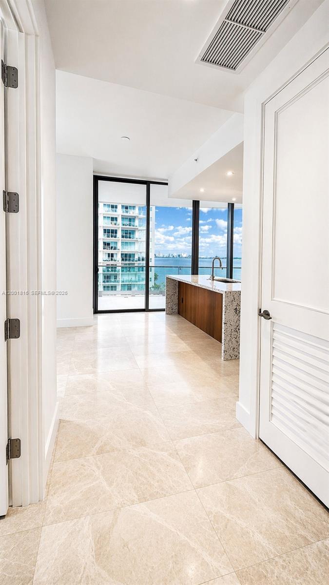 UNA Residences - Residential
