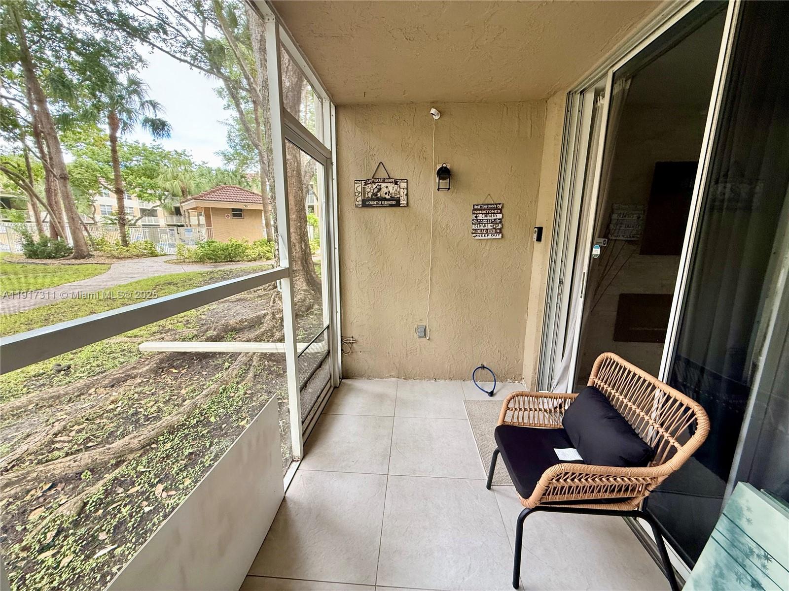 CORAL SPRINGS ESTATE TOWN - Residential