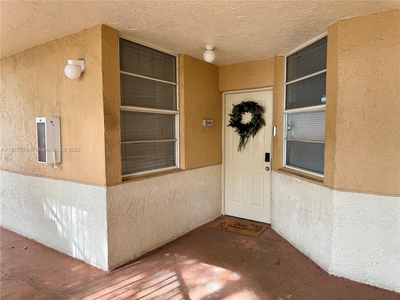 CORAL SPRINGS ESTATE TOWN - Residential