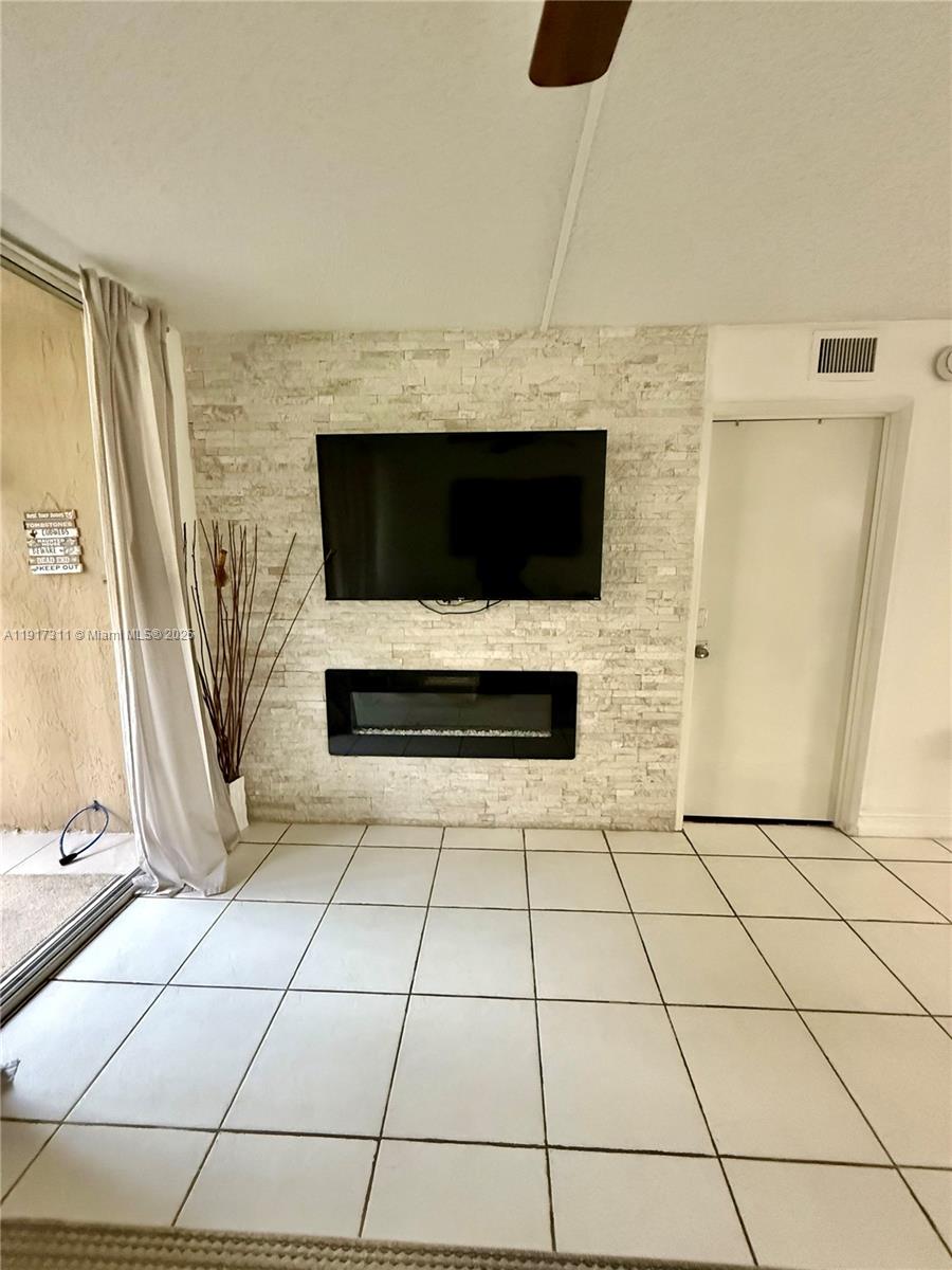 CORAL SPRINGS ESTATE TOWN - Residential