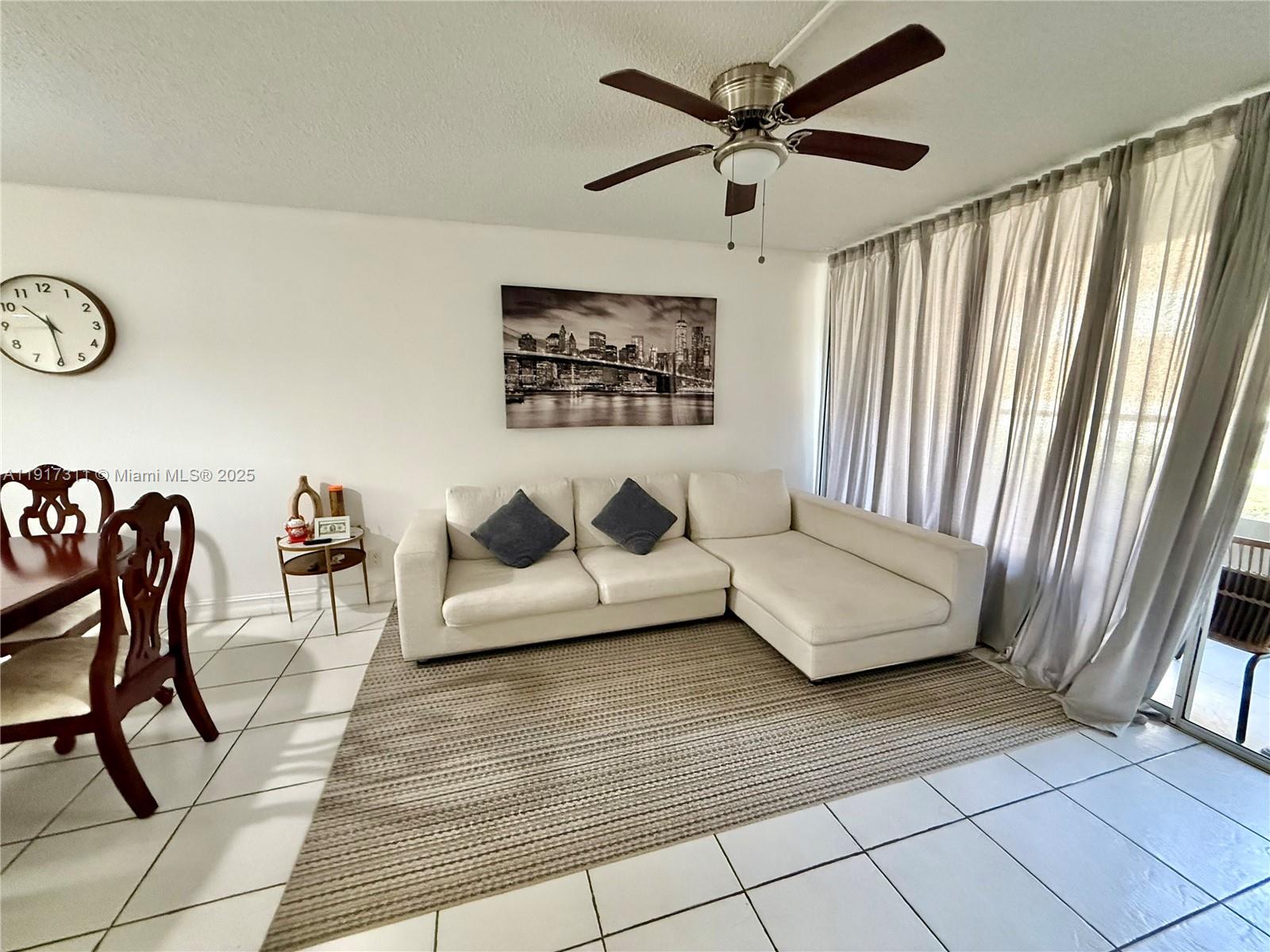 CORAL SPRINGS ESTATE TOWN - Residential