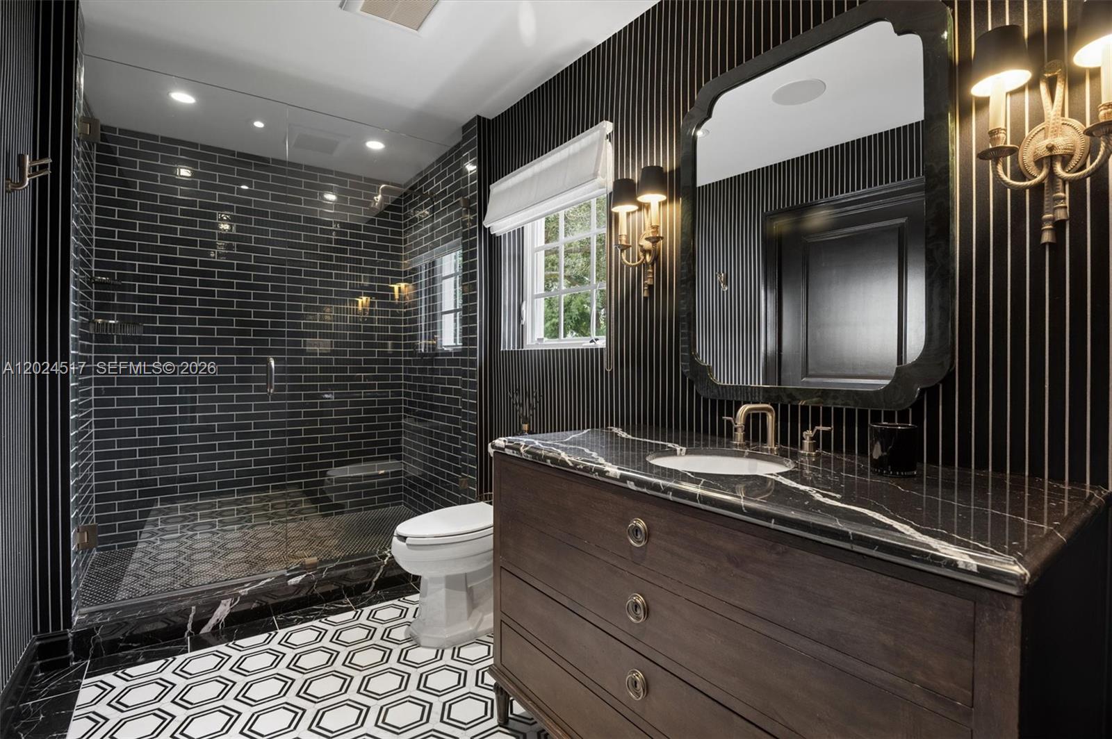 EARLETON SHORES - Residential