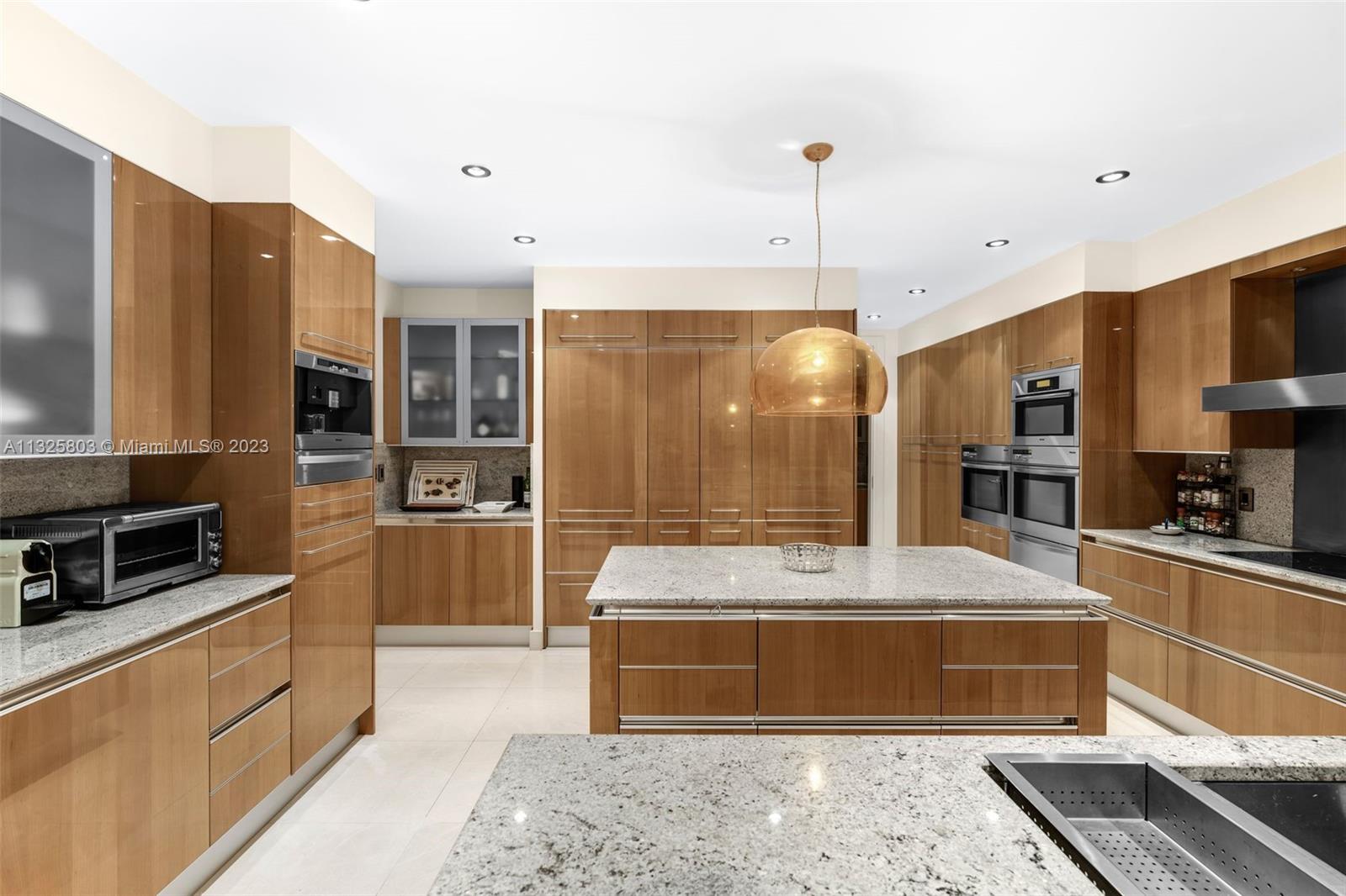 GROVENOR HOUSE CONDO - Residential