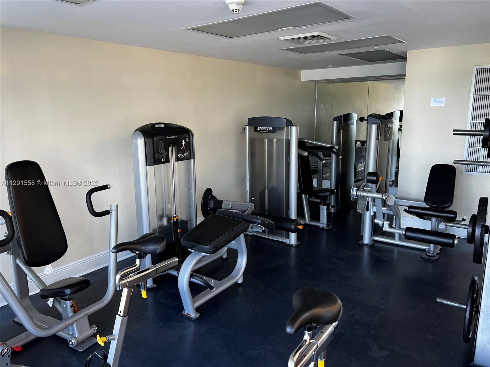 LA PERLA CONDO - Residential Lease