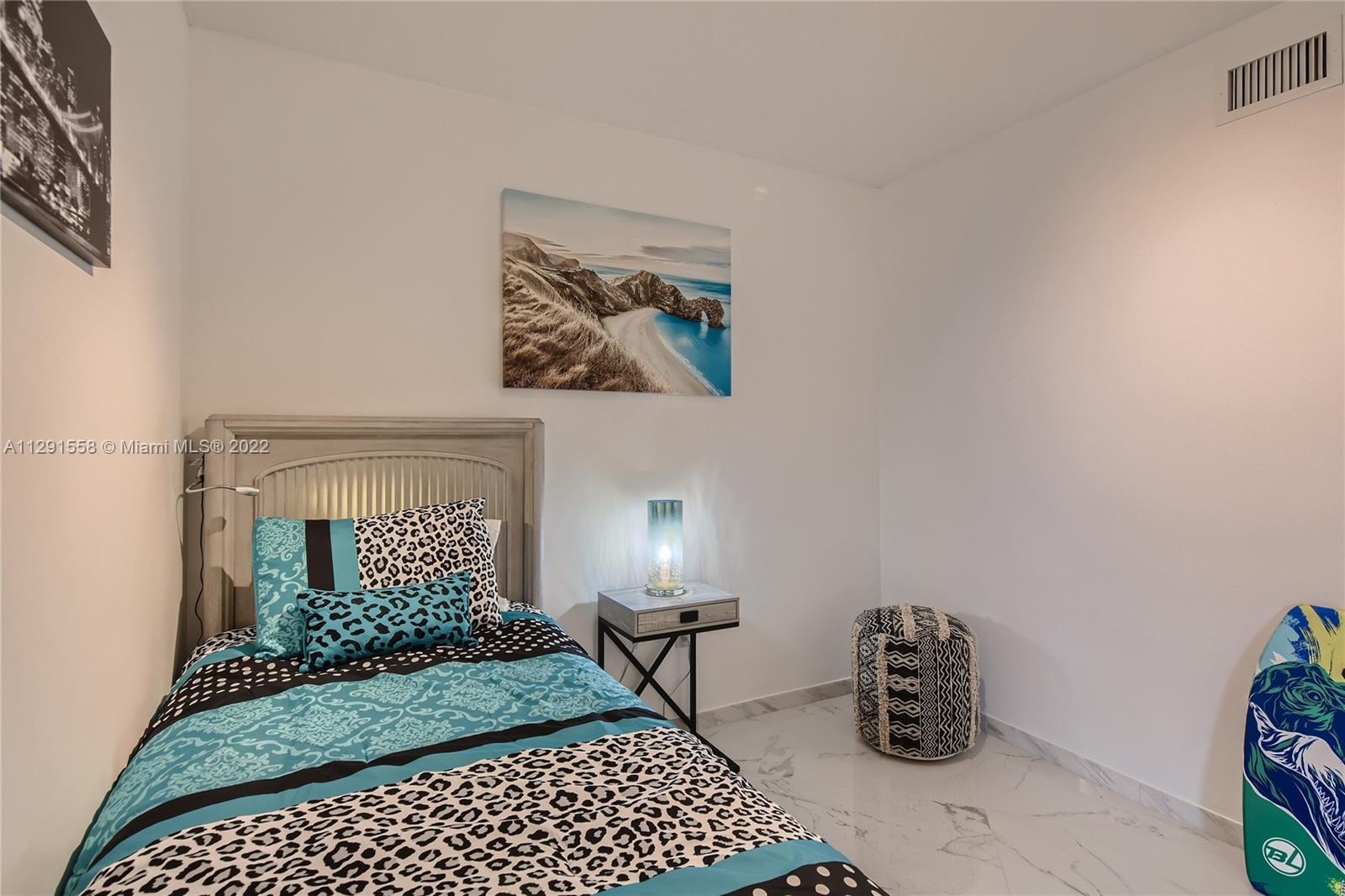LA PERLA CONDO - Residential Lease