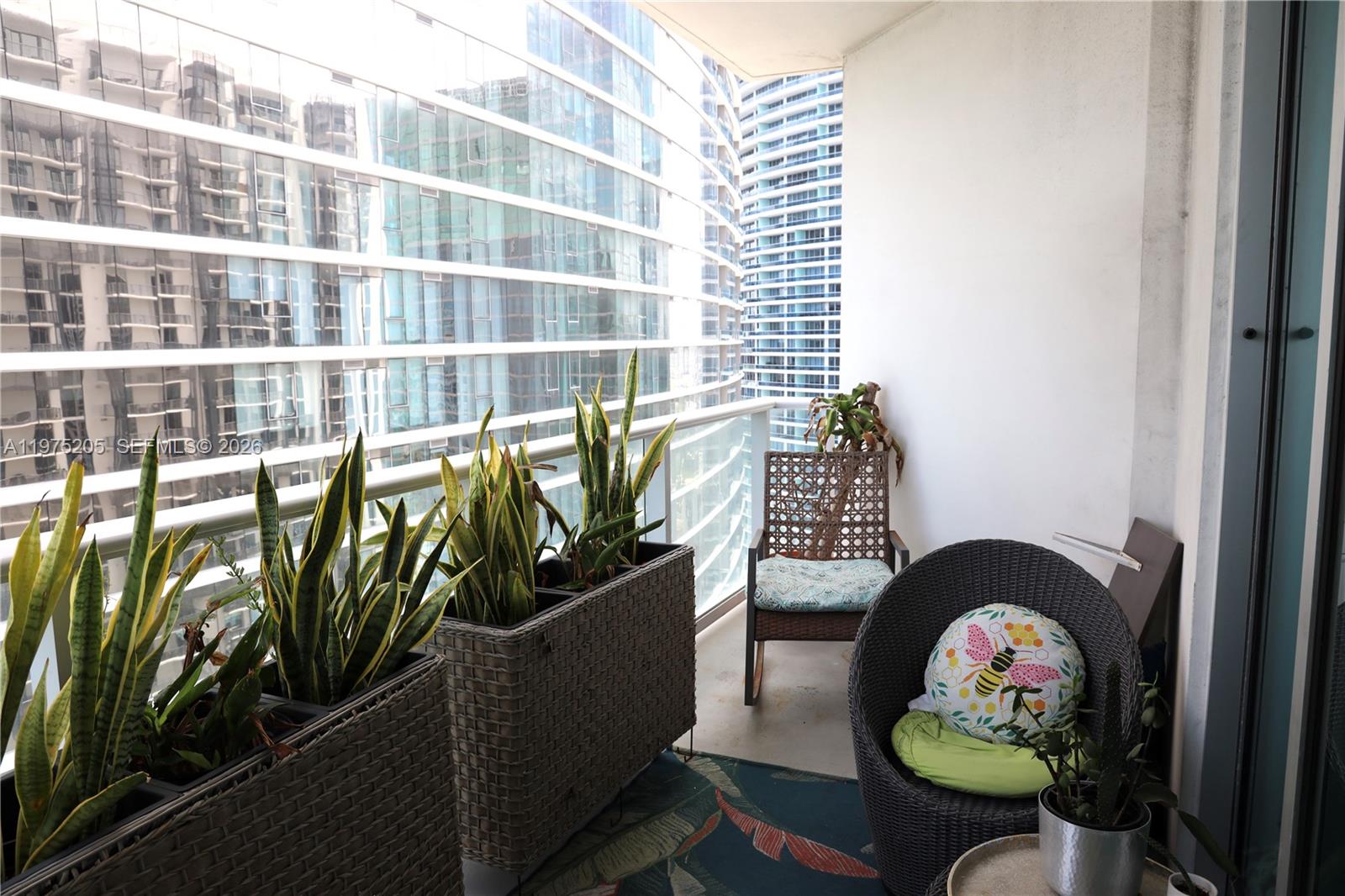 MET 1 CONDO - Residential