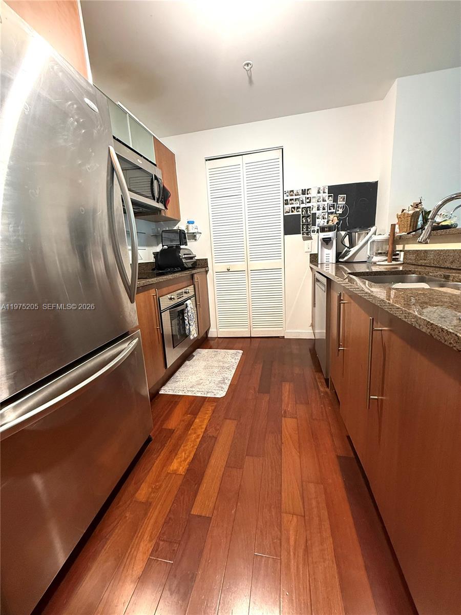 MET 1 CONDO - Residential