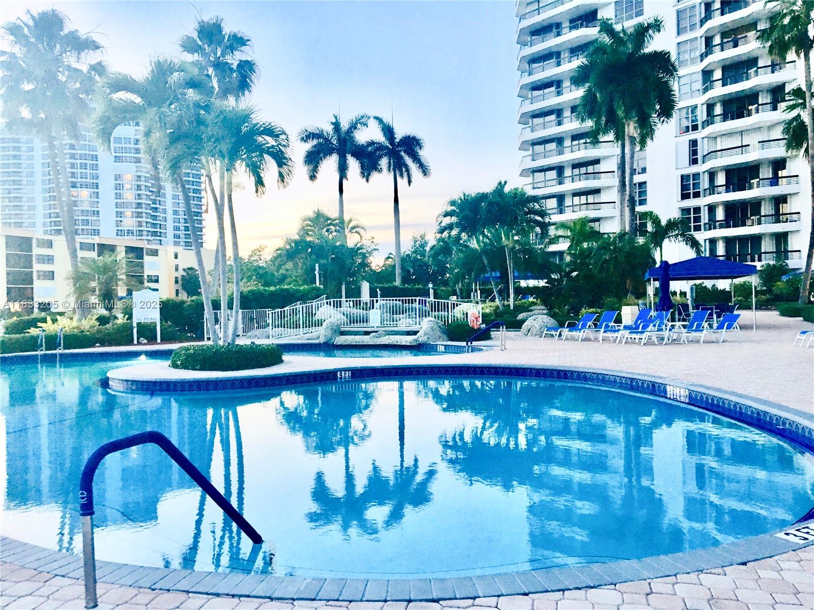 ***REDUCED*** LOCATION  LOCATION.  Charming condo on Mystic Pointe Tower 500, 2 split bedrooms, wood floors, washer and dryer in the unit, view to the marina, and golf course, complex with clay tennis courts, pool and gym in the building, and party room, also there in in the complex chargers for electric cars, gated, lobby, elevators. Come to see this one.